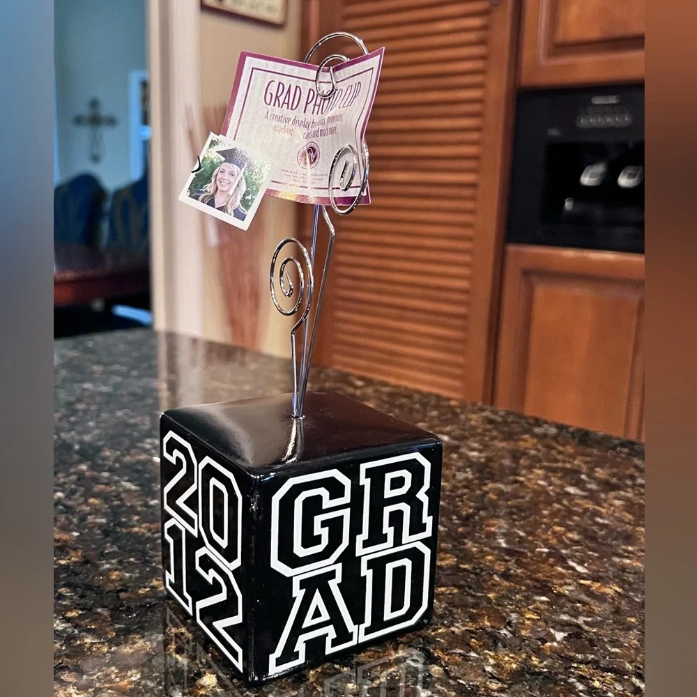 NWT Vintage 2012 Grad Photo Clip